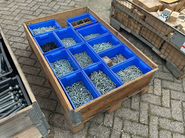 Bouw- en bevestigingsmateriaal - afbeelding 1 van  4