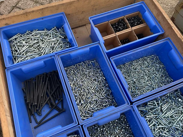 Bouw- en bevestigingsmateriaal - afbeelding 3 van  4