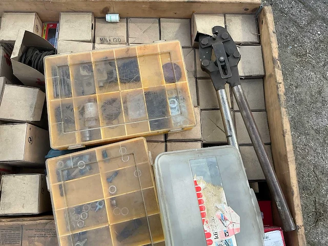Bouw- en bevestigingsmateriaal - afbeelding 3 van  4