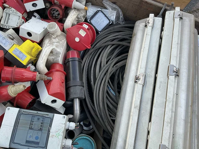 Bouw- en bevestigingsmateriaal - afbeelding 3 van  4