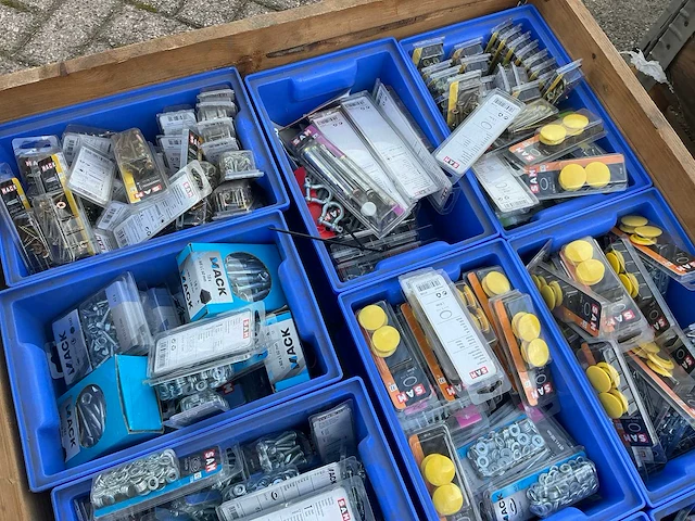 Bouw- en bevestigingsmateriaal - afbeelding 3 van  5