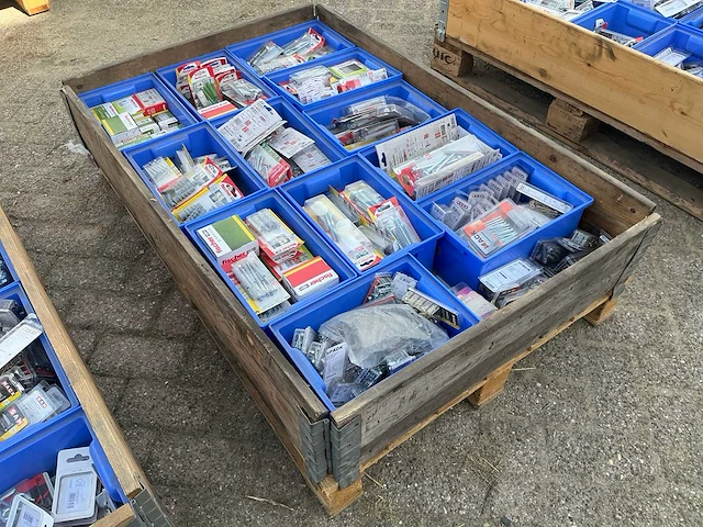 Bouw- en bevestigingsmateriaal - afbeelding 1 van  6