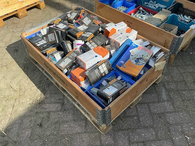 Bouw- en bevestigingsmateriaal - afbeelding 1 van  5