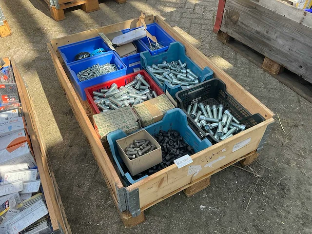 Bouw- en bevestigingsmateriaal - afbeelding 1 van  5
