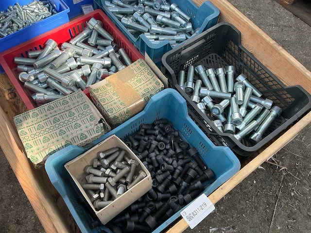 Bouw- en bevestigingsmateriaal - afbeelding 3 van  5