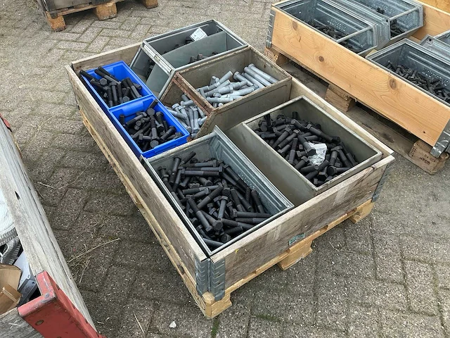 Bouw- en bevestigingsmateriaal - afbeelding 1 van  4