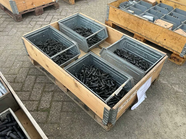 Bouw- en bevestigingsmateriaal - afbeelding 1 van  4