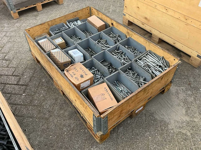 Bouw- en bevestigingsmateriaal - afbeelding 1 van  5