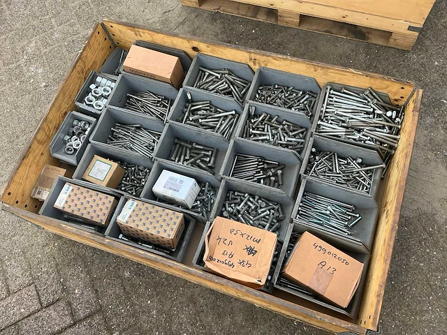 Bouw- en bevestigingsmateriaal - afbeelding 2 van  5