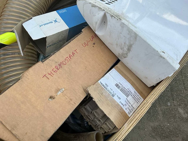 Bouw- en bevestigingsmateriaal - afbeelding 3 van  4