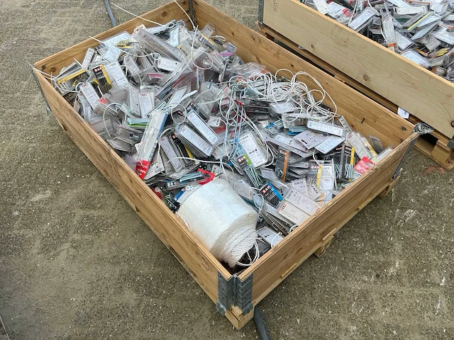 Bouw- en bevestigingsmateriaal - afbeelding 1 van  5
