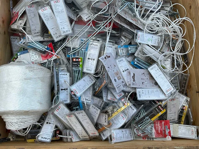 Bouw- en bevestigingsmateriaal - afbeelding 3 van  5