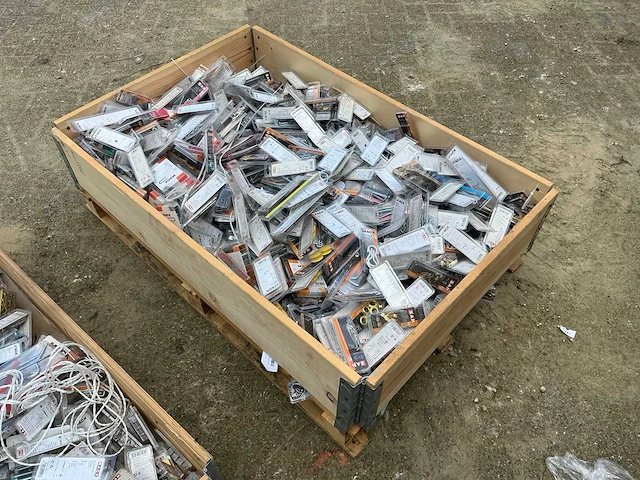 Bouw- en bevestigingsmateriaal - afbeelding 1 van  4