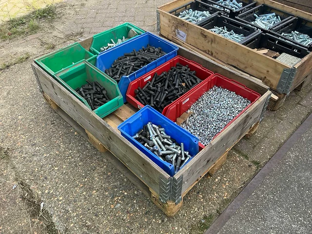Bouw- en bevestigingsmateriaal - afbeelding 1 van  4