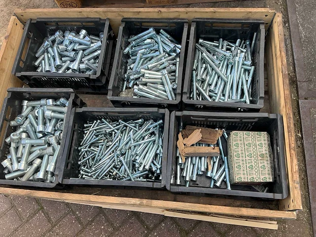 Bouw- en bevestigingsmateriaal - afbeelding 2 van  4
