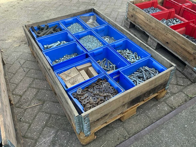 Bouw- en bevestigingsmateriaal - afbeelding 1 van  4