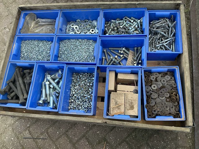 Bouw- en bevestigingsmateriaal - afbeelding 2 van  4