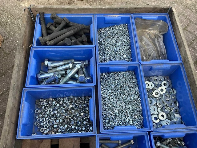 Bouw- en bevestigingsmateriaal - afbeelding 3 van  4