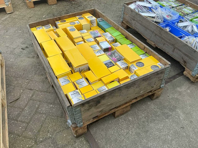 Bouw- en bevestigingsmateriaal - afbeelding 1 van  5