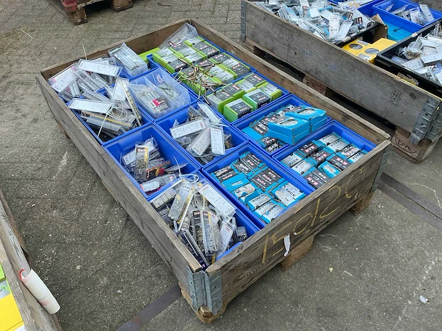 Bouw- en bevestigingsmateriaal - afbeelding 1 van  5