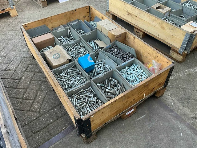 Bouw- en bevestigingsmateriaal - afbeelding 1 van  6