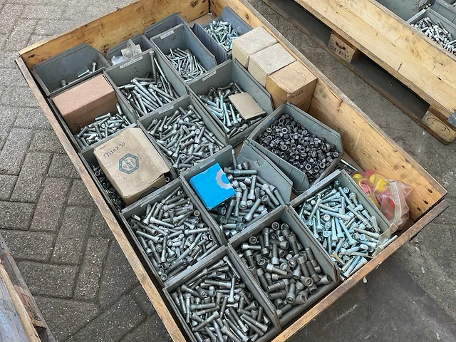 Bouw- en bevestigingsmateriaal - afbeelding 2 van  6