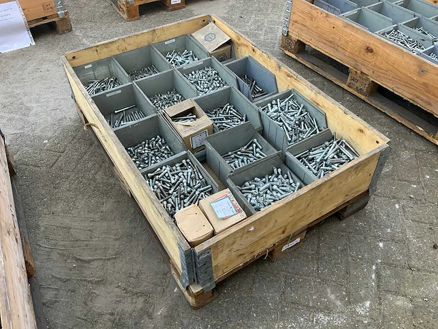 Bouw- en bevestigingsmateriaal - afbeelding 1 van  5