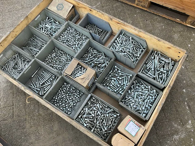 Bouw- en bevestigingsmateriaal - afbeelding 2 van  5