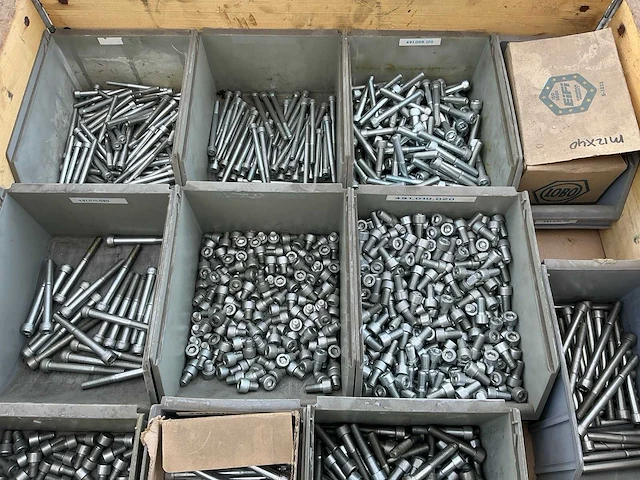 Bouw- en bevestigingsmateriaal - afbeelding 3 van  5