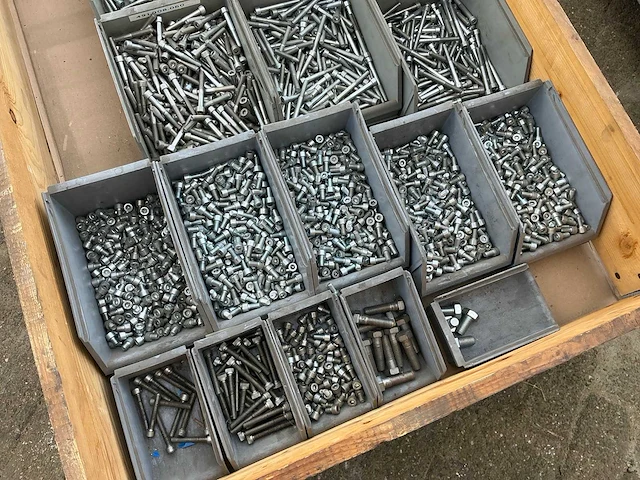 Bouw- en bevestigingsmateriaal - afbeelding 2 van  3