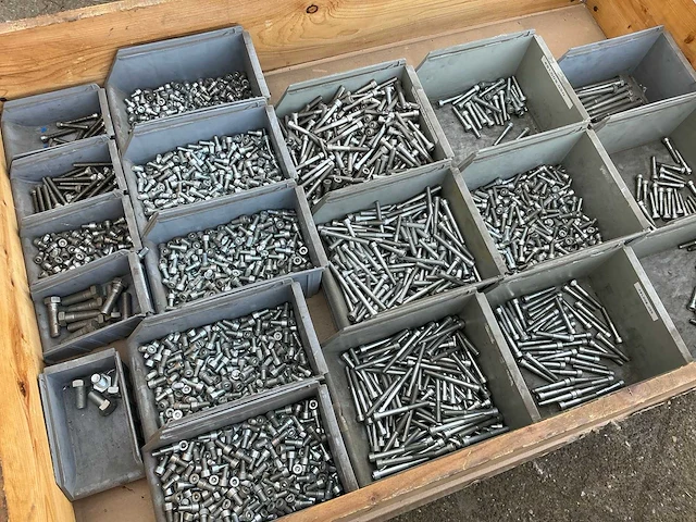 Bouw- en bevestigingsmateriaal - afbeelding 3 van  3