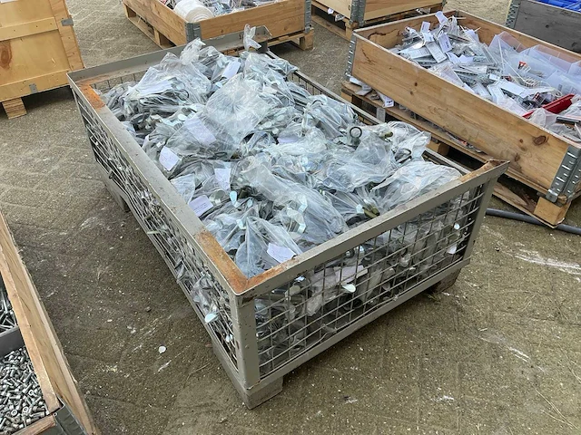 Bouw- en bevestigingsmateriaal - afbeelding 1 van  5