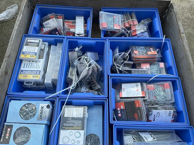 Bouw- en bevestigingsmateriaal - afbeelding 1 van  6