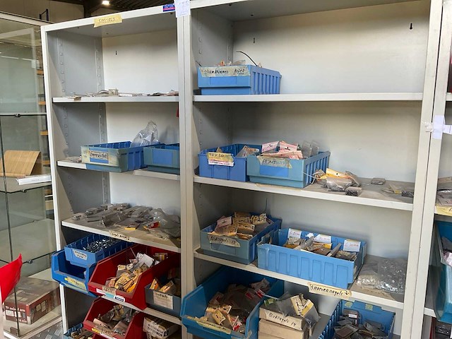 Bouw- en bevestigingsmateriaal - afbeelding 3 van  12