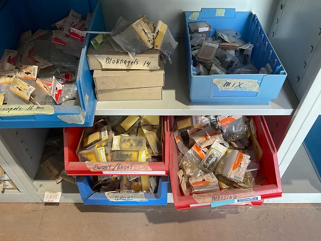 Bouw- en bevestigingsmateriaal - afbeelding 9 van  12