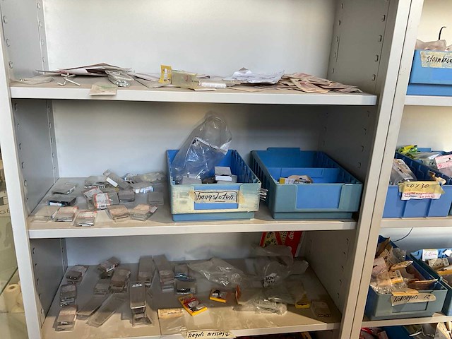 Bouw- en bevestigingsmateriaal - afbeelding 10 van  12