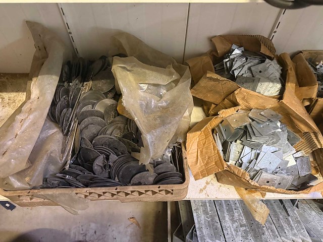 Bouw- en bevestigingsmateriaal - afbeelding 2 van  3