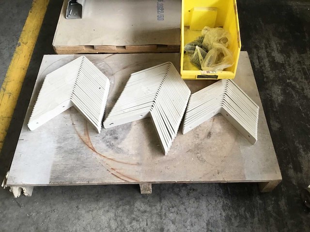 Bouw- en bevestigingsmateriaal - afbeelding 1 van  2