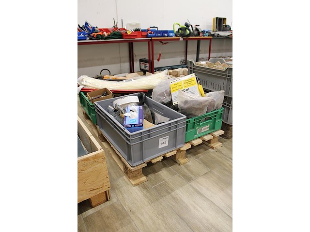 Bouw- en klusproducten w.o. spanzagen, scharen, spiraalboren, tyraps, isolatiezagen, schuurbanden, etc. op ... - afbeelding 2 van  3