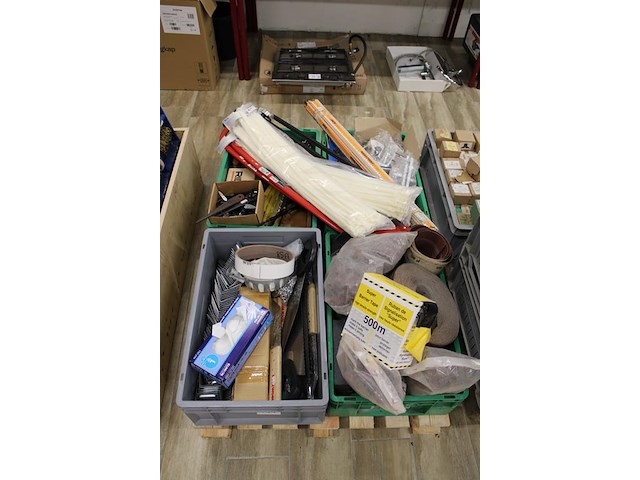 Bouw- en klusproducten w.o. spanzagen, scharen, spiraalboren, tyraps, isolatiezagen, schuurbanden, etc. op ... - afbeelding 3 van  3