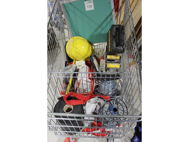 Bouw gerelateerde producten in winkelwagen. - afbeelding 2 van  3