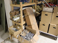 Bouw gerelateerde producten w.o.. balkhout, plinten, systeemplafond onderdelen, foliën, werkkisten, platen... - afbeelding 3 van  13