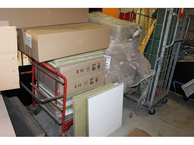Bouw gerelateerde producten w.o.. balkhout, plinten, systeemplafond onderdelen, foliën, werkkisten, platen... - afbeelding 7 van  13