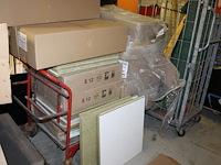 Bouw gerelateerde producten w.o.. balkhout, plinten, systeemplafond onderdelen, foliën, werkkisten, platen... - afbeelding 7 van  13