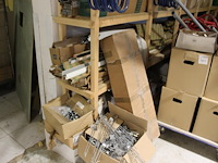 Bouw gerelateerde producten w.o.. balkhout, plinten, systeemplafond onderdelen, foliën, werkkisten, platen... - afbeelding 8 van  13