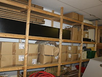 Bouw gerelateerde producten w.o.. balkhout, plinten, systeemplafond onderdelen, foliën, werkkisten, platen... - afbeelding 9 van  13