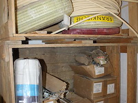 Bouw gerelateerde producten w.o.. balkhout, plinten, systeemplafond onderdelen, foliën, werkkisten, platen... - afbeelding 12 van  13