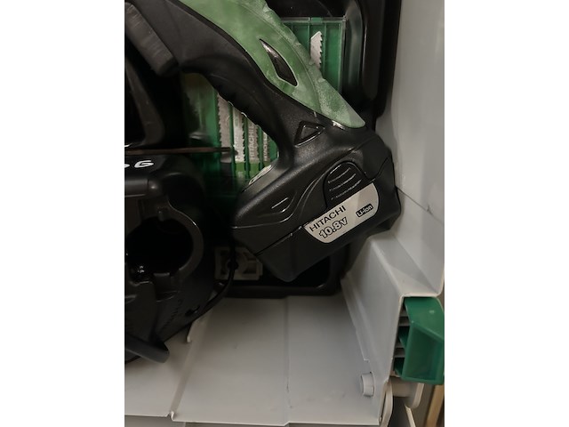 Bouwgereedschap in koffer met accu en lader hitachi - afbeelding 5 van  6