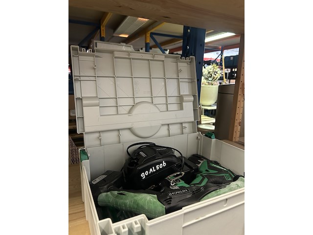 Bouwgereedschap in koffer met accu en lader hitachi - afbeelding 6 van  6