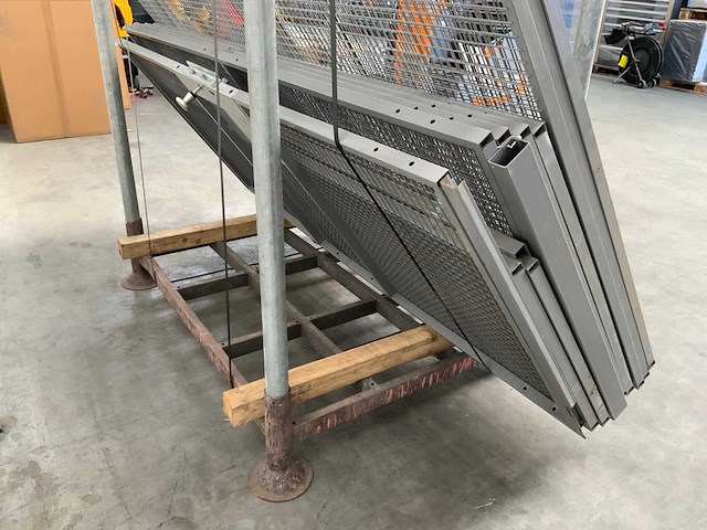 Bouwhek met deur - afbeelding 5 van  10